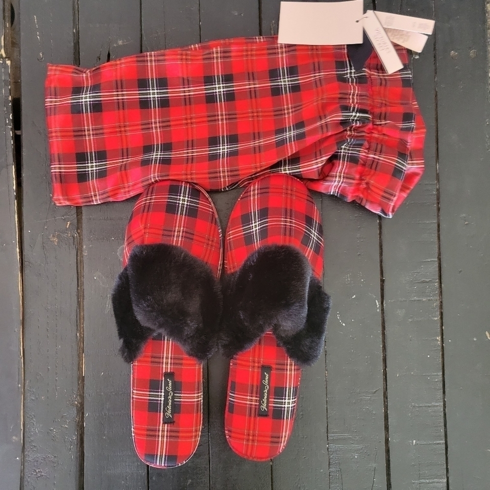Victoria's Secret NWT Red Black Plaid Slippers Women's Large 9-10 Gift Bag